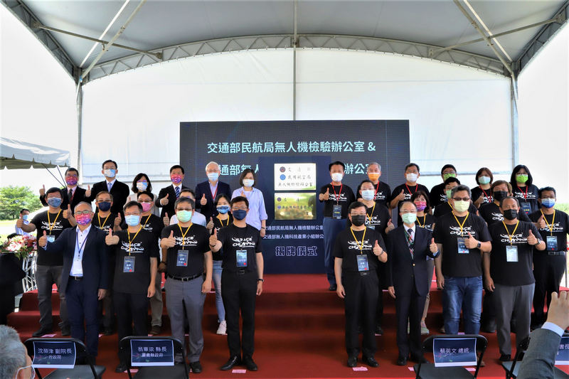 政府正研擬「臺灣無人機產業發展方案」，針對技術、驗證、市場及人才等面向規劃發展策略