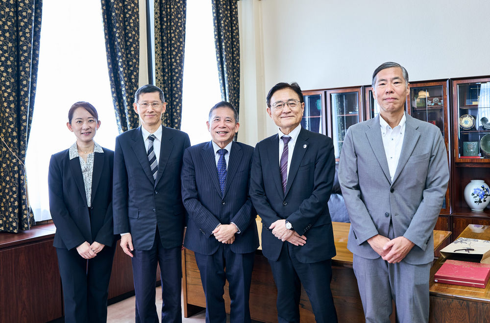 國發會劉鏡清主委與京都大學湊長博校長及京都市松井孝治市長會談合影（臺日產學與城市創新合作交流）