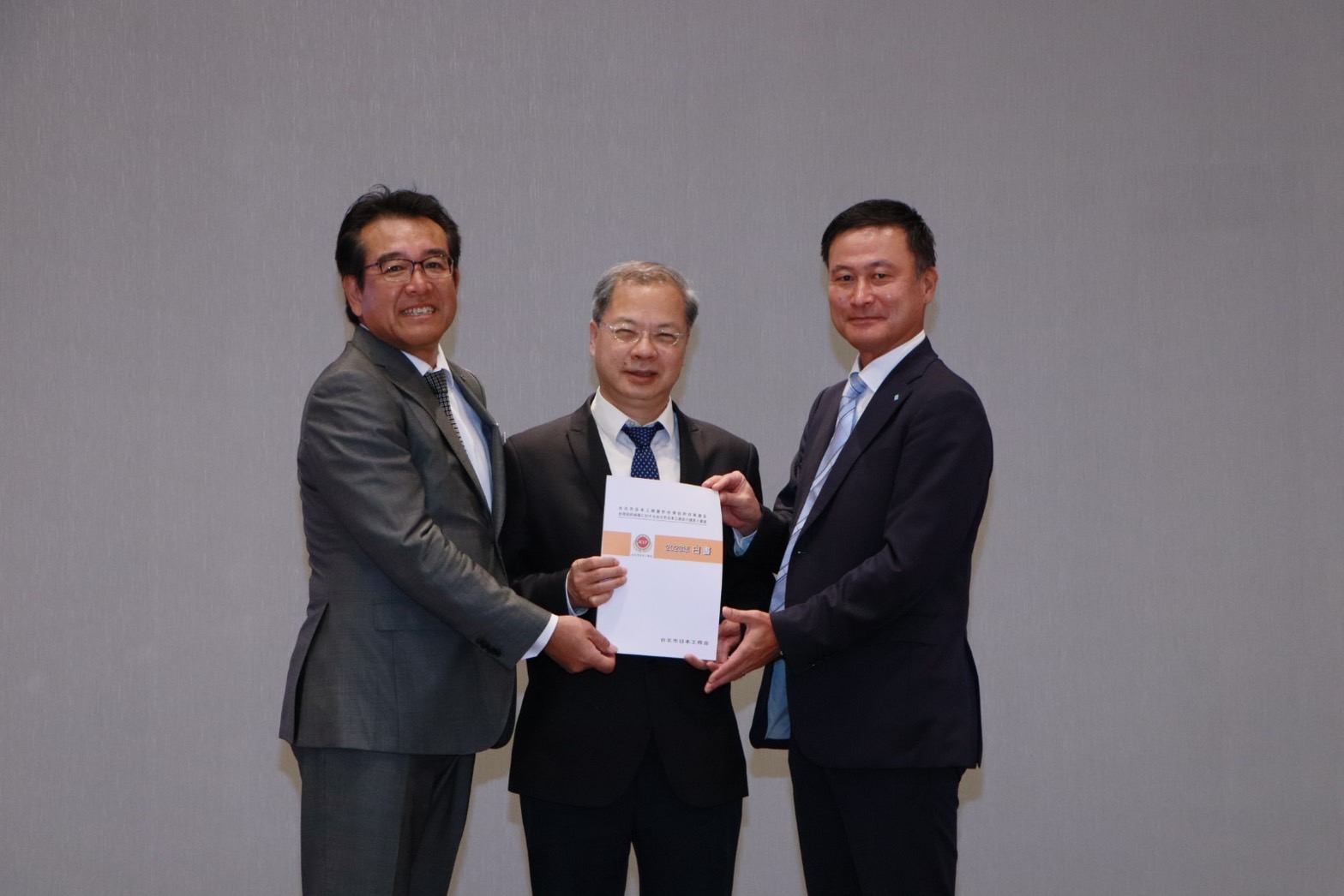 圖說/台北市日本工商會理事長竹田亨(左) 、台北市日本工商會商務廣報委員長 長阿紀良(右)