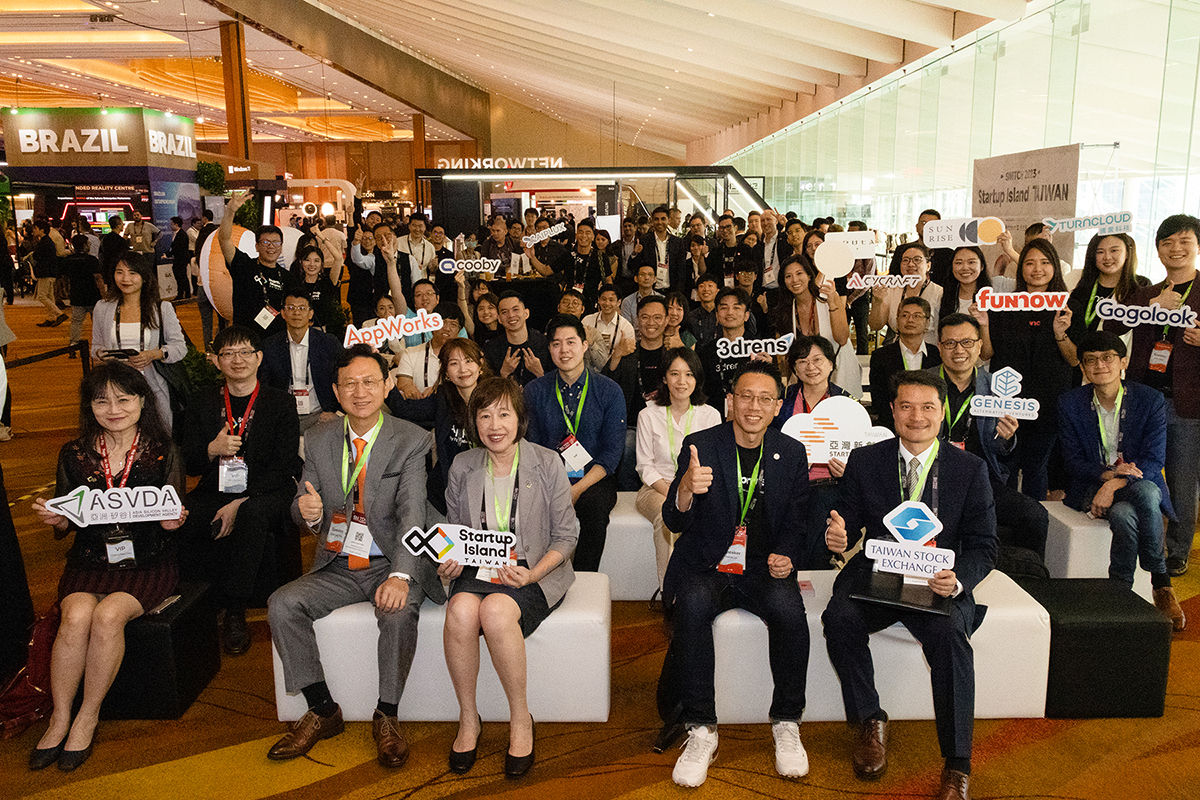 圖說/高副主委、駐新加坡代表童大使及論壇與會者於Taiwan Tech Solution Day合影