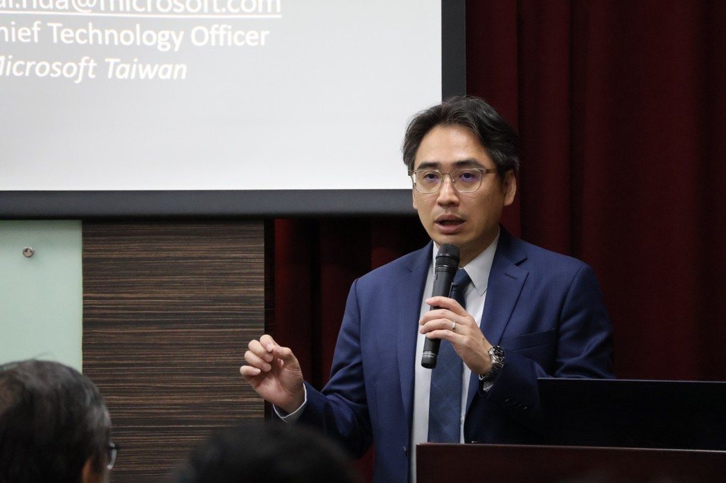 圖說/台灣微軟首席技術長花凱龍分享「生成式AI:創新、挑戰與未來增長」。亞矽執行中心/提供