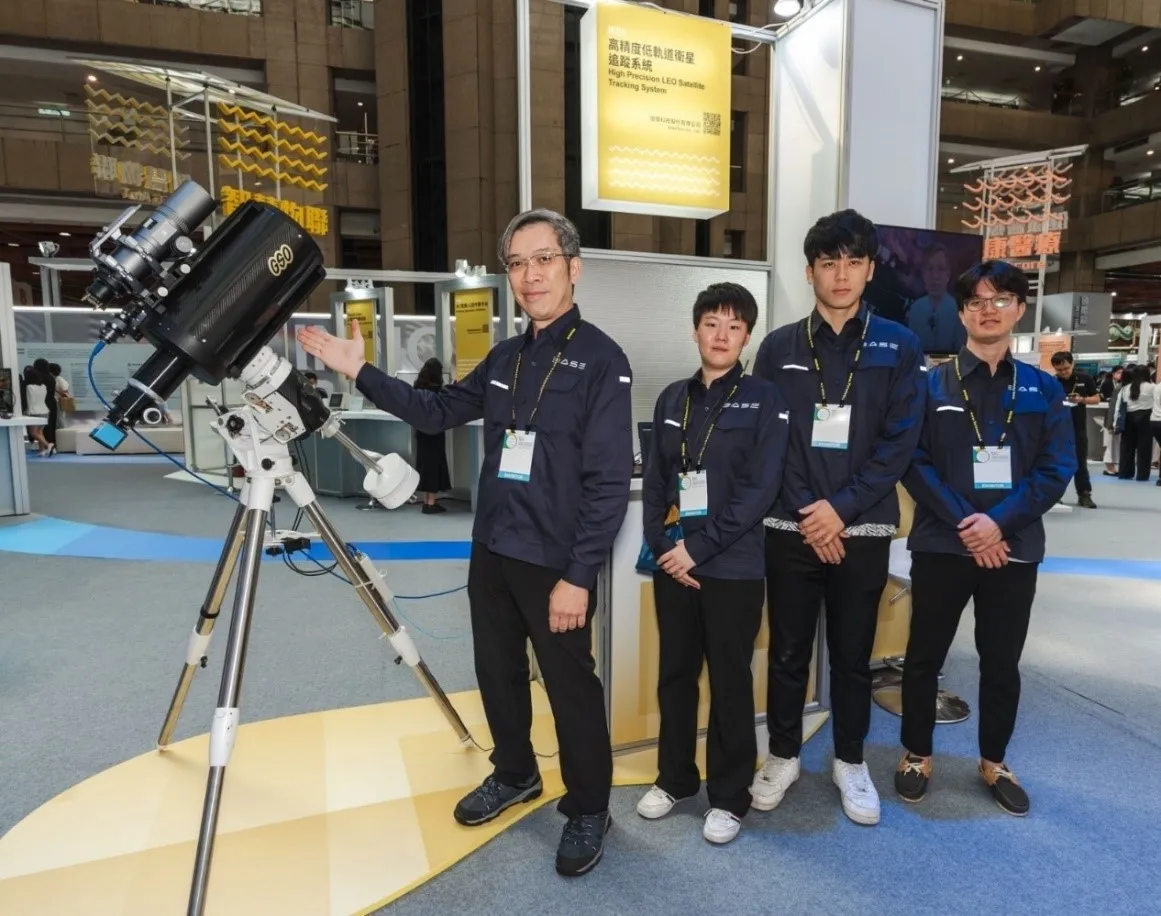 圖說/倍勢科技在TIE 2023展示高精度低軌衛星追蹤系統,透過大型螢幕顯示控制系統介面及其如何即時追蹤人造衛星。